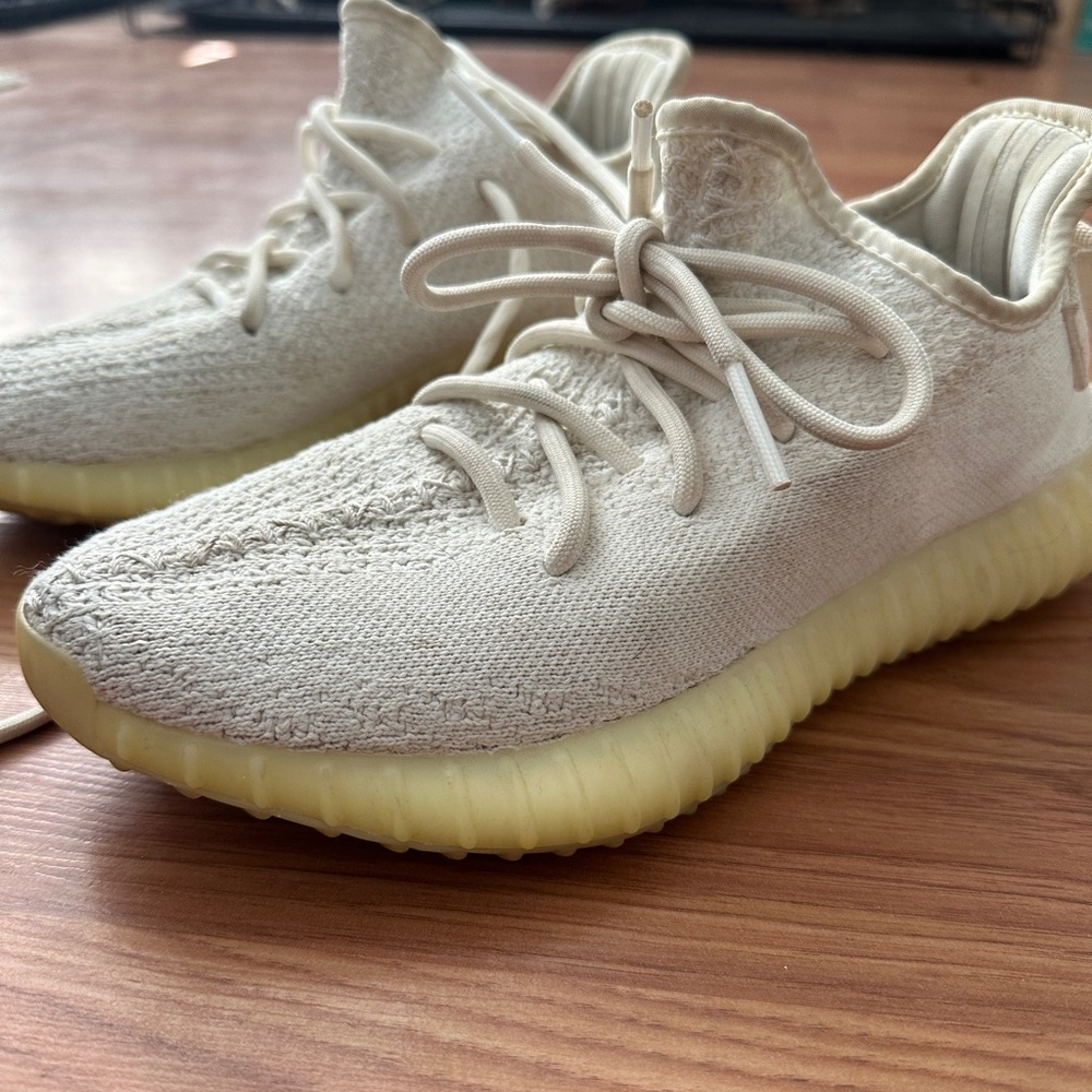 YEEZY BOOST SNEAKERS ✈️✈️